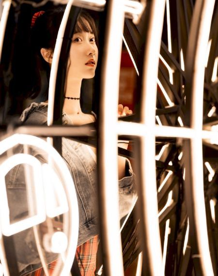 美女露胸无遮挡_迅雷下载电影